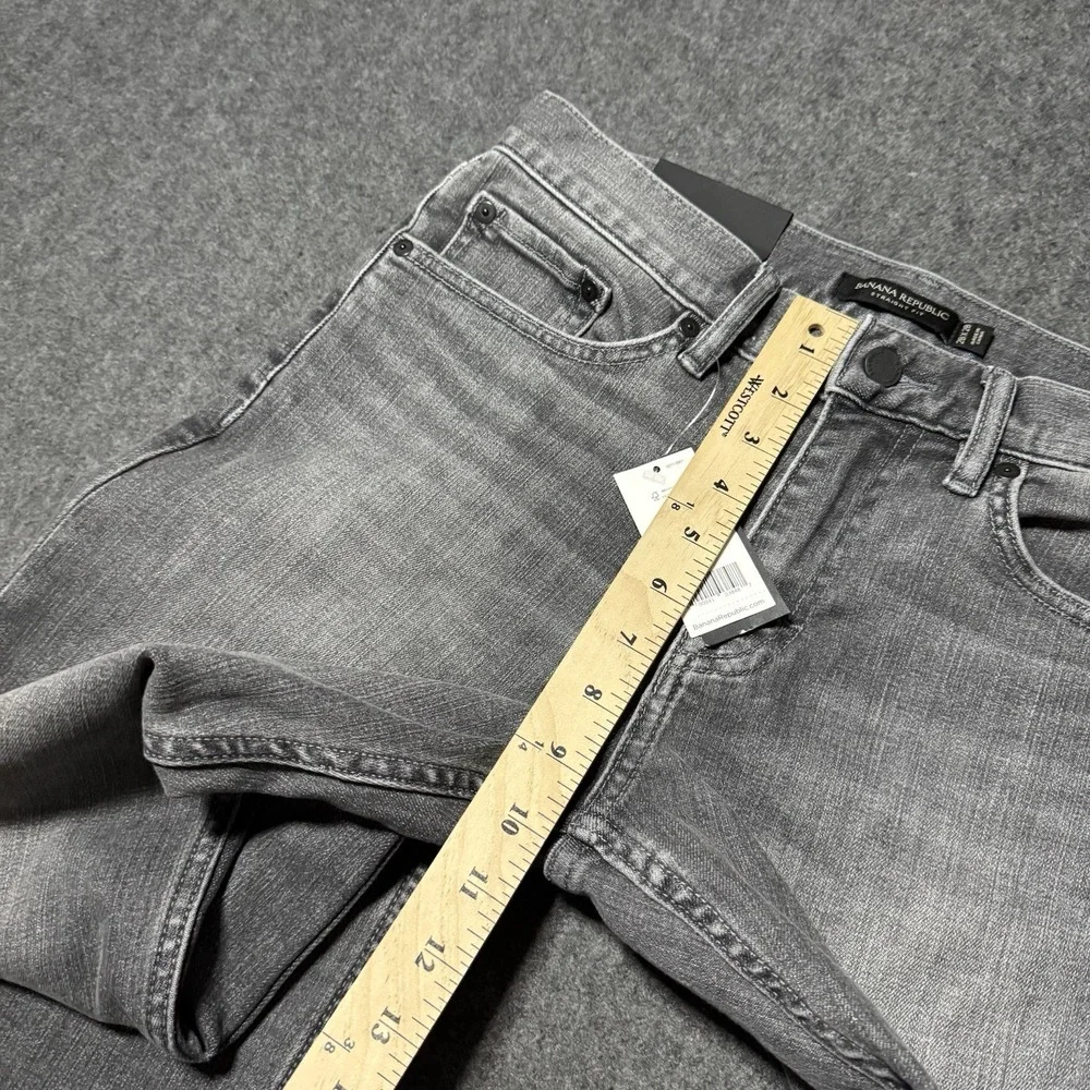 Banana Republic Men's Straight Fit‎ Size 28x28 Rapid Movement Stretch Denim New